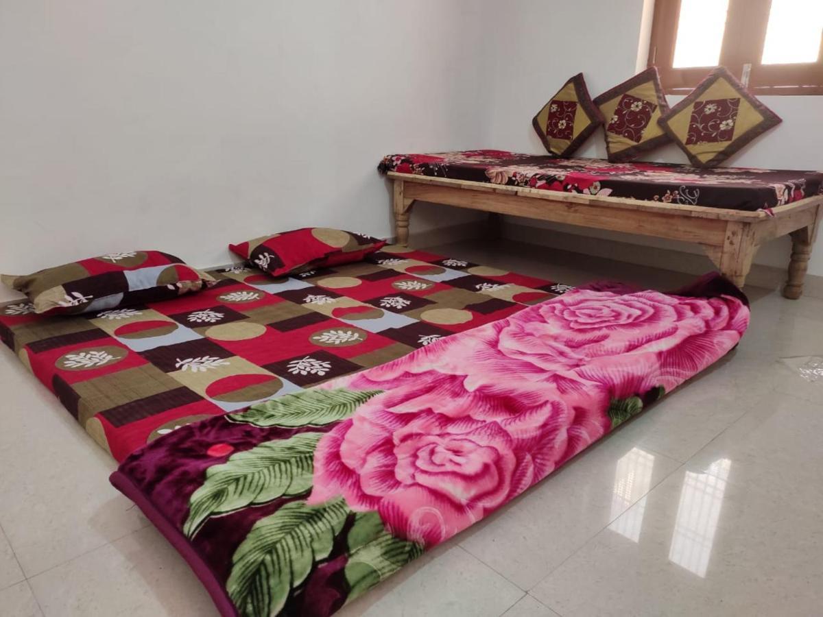 Nidhivan Homestay Vrindāvan Eksteriør billede